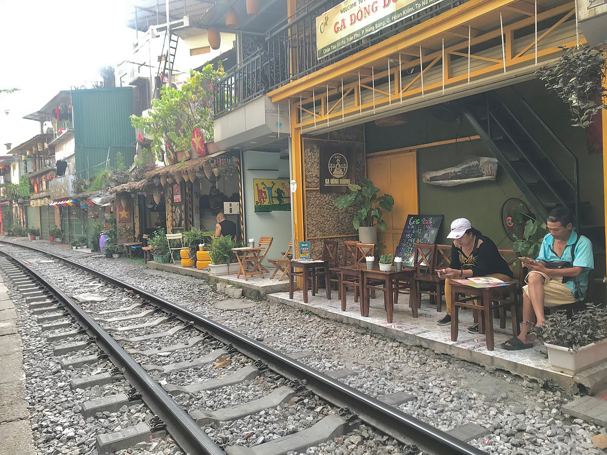 Tuy nhiên vẫn có một số quán vẫn hoạt động.