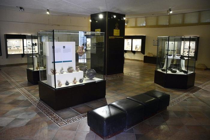 Người Phrygia thu được electrum (hợp kim tự nhiên của vàng và bạc) để đúc tiền xu từ con sông Pactolus. Nhờ nguồn electrum dồi dào, sông Pactolus từng là “huyết mạch” kinh tế của Phrygia và nhiều đế chế ở châu Âu.