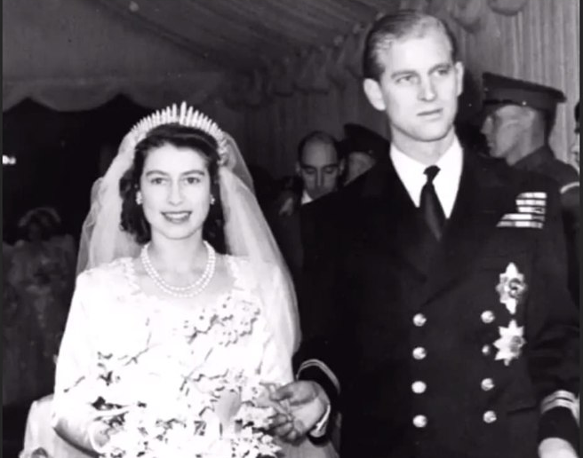 Với những người theo dõi Hoàng gia Anh, câu chuyện tình của Nữ hoàng Elizabeth II và Hoàng thân Philip thường được mô tả là đẹp như truyện cổ tích. 