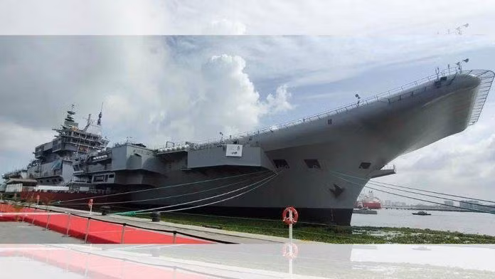 Chính vì vậy, hiện tại một lựa chọn với chiếc Rafale-M của Pháp đang được xem xét , nó có cơ hội khá tốt về mặt hợp nhất với phi đội không quân hiện có. Mặc dù tồn tại những lo ngại khá thực tế về tốc độ cung cấp của Paris.