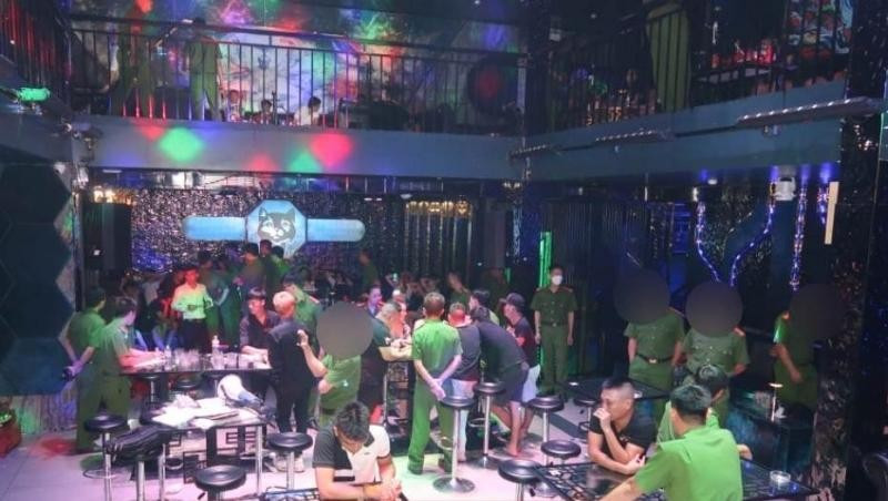  Phát hiện gần 60 thanh niên dương tính ma túy trong quán bar: Khoảng 0h15 ngày 18/9, tổ công tác của Công an TP Ninh Bình kiểm tra quán bar Jet Lounge (địa chỉ tại phường Đông Thành, TP Ninh Bình). Tại đây, Công an đã phát hiện và thu giữ nhiều túi chứa ma túy dạng kẹo, ke trên sàn tầng 1 của quán, 3 bình khí N20 (khí cười), 40 sản phẩm thuốc lá điện tử... cùng nhiều tang vật có liên quan đến việc sử dụng ma túy. Sau khi tiến hành test nhanh, cơ quan chức năng phát hiện gần 60 thanh niên có kết quả dương tính với chất ma túy.