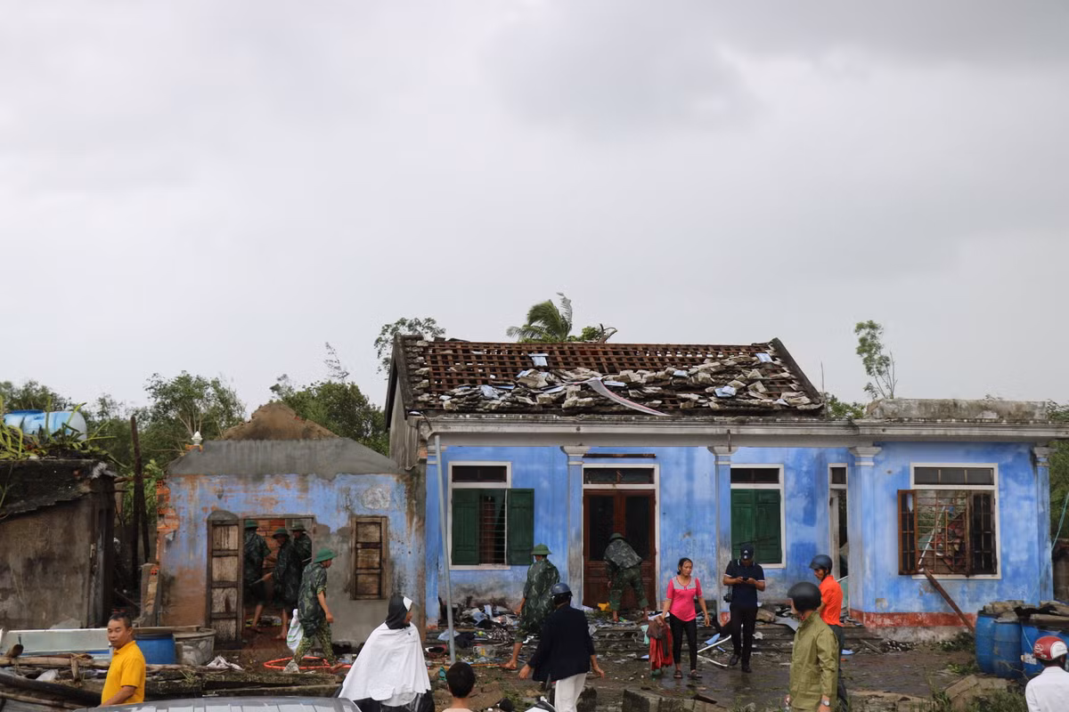 Xot xa nhung ngoi nha khong ven nguyen sau bao Noru-Hinh-9