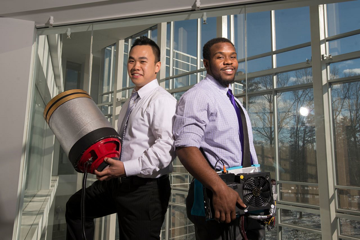  5. Bình chữa cháy âm thanh: Bằng cách tạo ra âm bass ở tần số từ 30 đến 60 Hz, cắt đứt nguồn cung cấp oxy bên ngoài cho đám cháy, Seth và Việt đã chế tạo thành công bình chữa cháy âm thanh dập tắt được một đám cháy nhỏ ngay lập tức. Họ cũng hợp tác với công ty Arsac Technologies để thương mại hóa sản phẩm trong tương lai không xa.