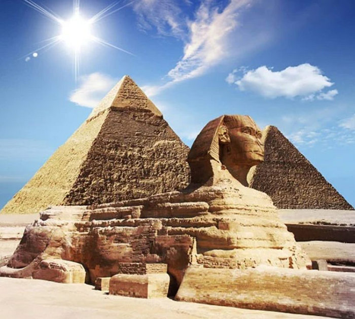 Thậm chí, những người theo thuyết âm mưu cho rằng, người ngoài hành tinh ghé thăm Trái đất và sử dụng công nghệ, thiết bị hiện đại để xây dựng các kim tự tháp.