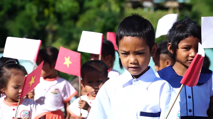 Điểm trường thôn 5 Tu Nấc là 1 trong 15 điểm trường khó khăn chưa có đường giao thông tại xã miền núi Trà Cang, huyện Nam Trà My, Quảng Nam với 54 học sinh mẫu giáo, lớp 1 và lớp 2. (Ảnh:VTV)