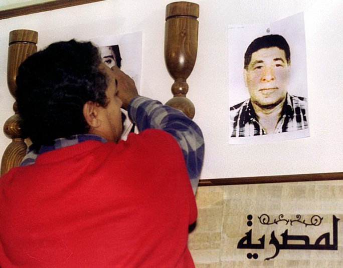 Báo cáo điều tra của Ủy ban An toàn Giao thông Vận tải Quốc gia Mỹ (NTSB) cho biết sau khi cơ trưởng đi vào phòng vệ sinh, cơ phó đã nói rằng "Tôi đặt niềm tin vào Chúa" rồi điều chỉnh cần lái để lao máy bay xuống mặt nước. 