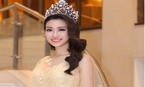 Hoa hậu Đỗ Mỹ Linh sở hữu chiều cao 1m71, nặng 52kg, số đo 3 vòng 87-61-94; có kinh nghiệm là người mẫu, tham gia các cuộc thi nhan sắc. Ảnh: K.B