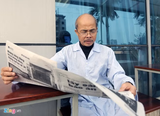 Lĩnh vực sân khấu - truyền hình năm vừa qua cũng nhiều mất mát. NSƯT Hán Văn Tình qua đời tại nhà riêng vì căn bệnh ung thư vào ngày 4/9, hưởng dương 59 tuổi. Ông là nghệ sĩ sân khấu tuồng nhưng nổi tiếng với một số vai diễn truyền hình, trong đó không thể không kể đến vai Chu Văn Quềnh trong phim Đất và người. Ảnh: Hoàng Anh.