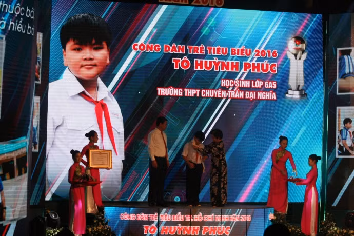 Em Tô Huỳnh Phúc - Học sinh lớp 6A5 trường THPT chuyên Trần Đại Nghĩa, gương đội viên tiêu biểu.