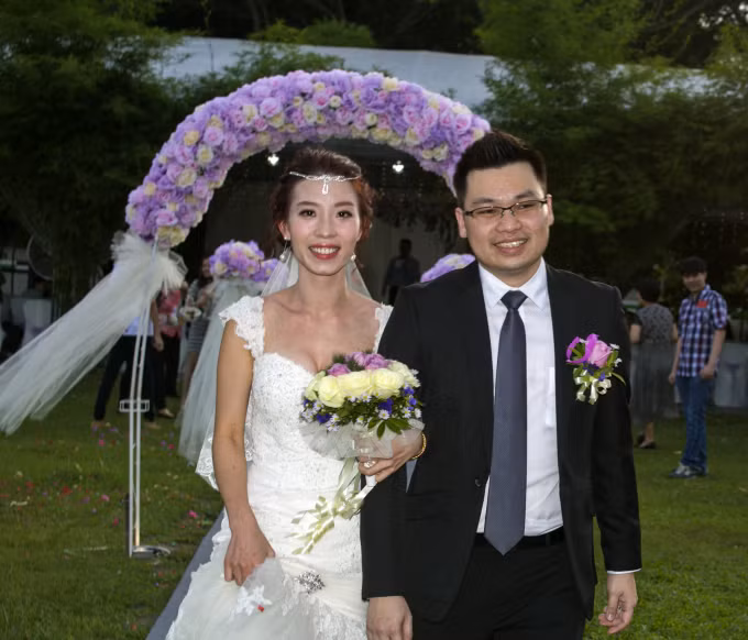 Lễ thành hôn chính thức của đôi uyên ương được tổ chức tại quê nhà Malaysia của chú rể. Phái đoàn nhà gái gần 20 người sang chứng kiến lễ thành hôn được ở khách sạn trung tâm thành phố Ipoh quê nhà chú rể.