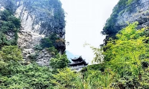 Huyền bí chùa động Am Tiên.