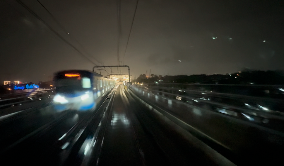 Toàn dự án có 17 đoàn tàu với 51 toa được nhập khẩu từ Nhật Bản.