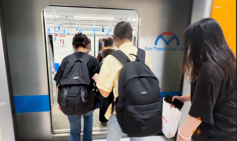 Metro số 1 hoạt động từ những ngày cuối năm 2024 hứa hẹn sẽ thu hút giới trẻ, sinh viên, người lao động sử dụng nhằm giảm bớt phương tiện cá nhân.