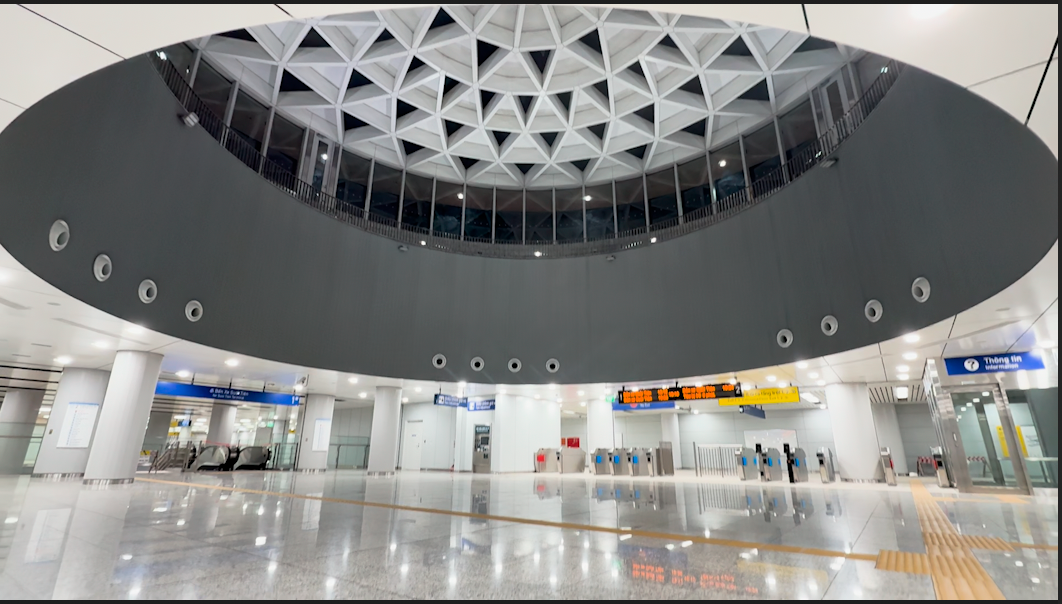 Bên trong hầm ngầm ga Bến Thành được thiết kế hiện đại.