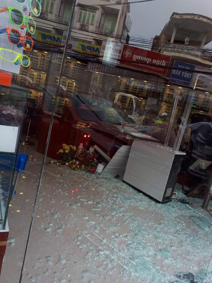 Rất may không ai bị thương sau vụ tai nạn bất ngờ.