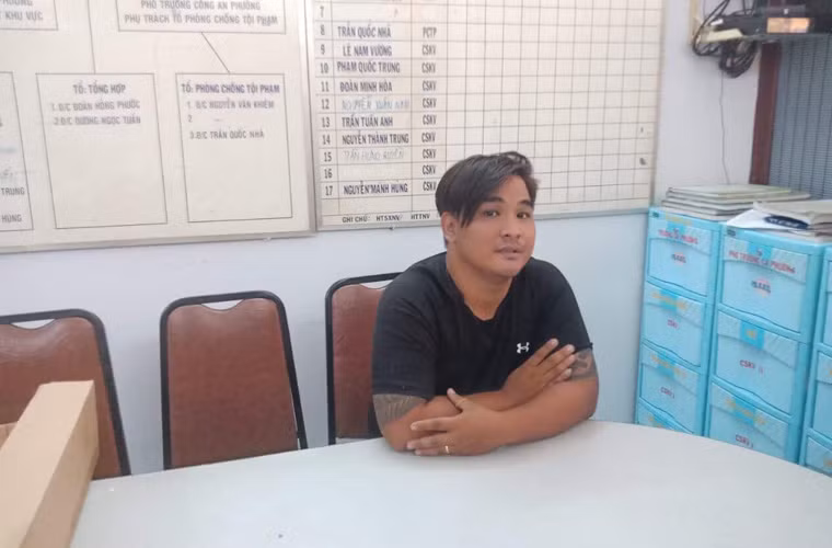 Đối tượng Tô Quốc Toàn tại cơ quan điều tra.