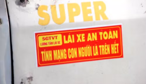 Xuat hien logo tuyen truyen, nghi bien tuong cua “xe vua”?-Hinh-7