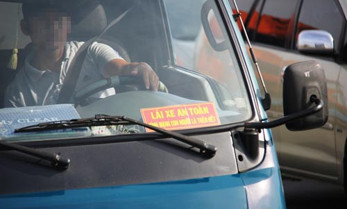 Xuat hien logo tuyen truyen, nghi bien tuong cua “xe vua”?-Hinh-3