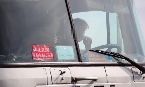 Xuat hien logo tuyen truyen, nghi bien tuong cua “xe vua”?-Hinh-4