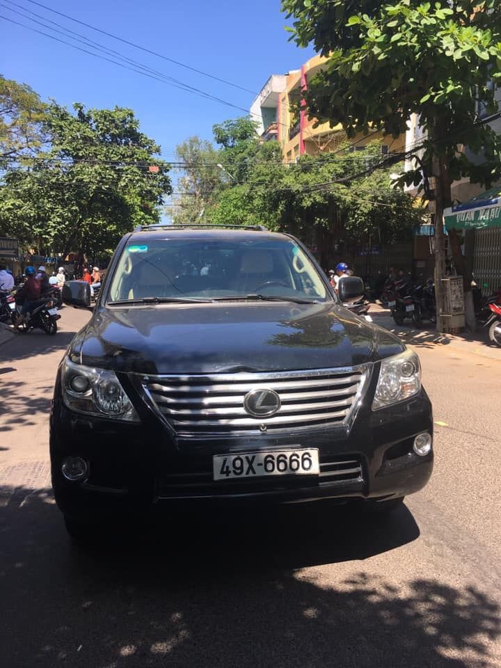 Xe Lexus biển số tứ quý đâm vào đoàn đưa tang, 3 người chết - Hình 3 Xe Lexus bien so tu quy dam vao doan dua tang, 3 nguoi chet-Hinh-3