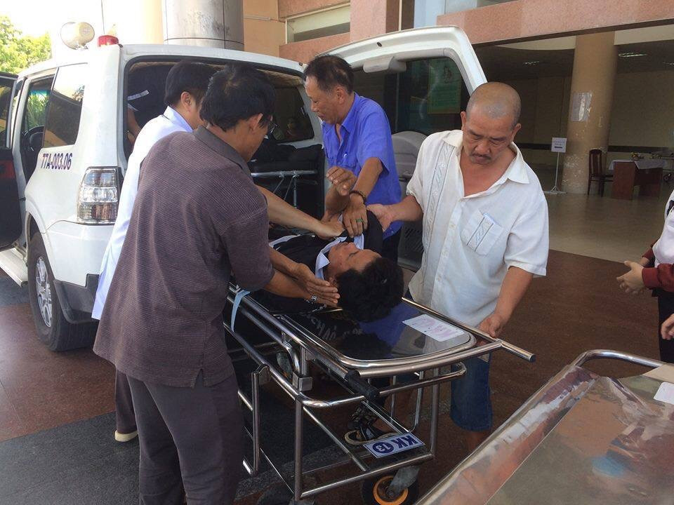 Xe Lexus biển số tứ quý đâm vào đoàn đưa tang, 3 người chết - Hình 2 Xe Lexus bien so tu quy dam vao doan dua tang, 3 nguoi chet-Hinh-2