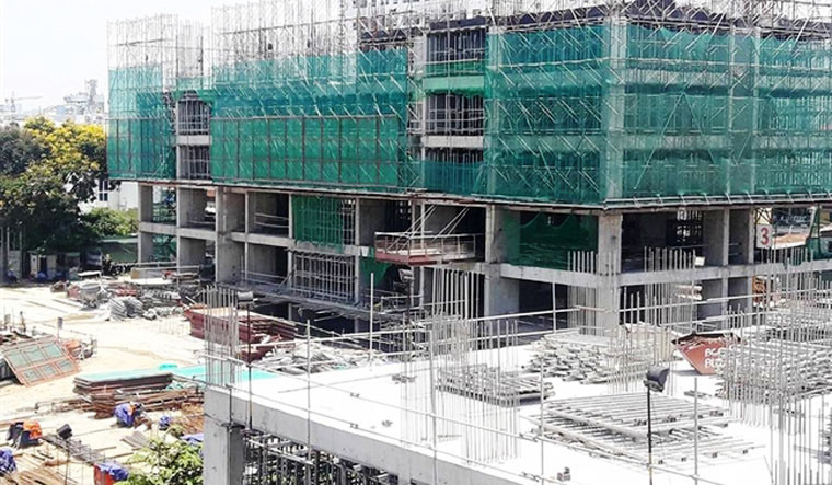 Theo tìm hiểu của PV, dự án chung cư Asa Light hiện đã xây xong tầng hầm các block A, B, C và phần thân block B đã xây xong sàn tầng 6. Dự án ngưng thi công là do chưa có giấy phép xây dựng phần thân. 