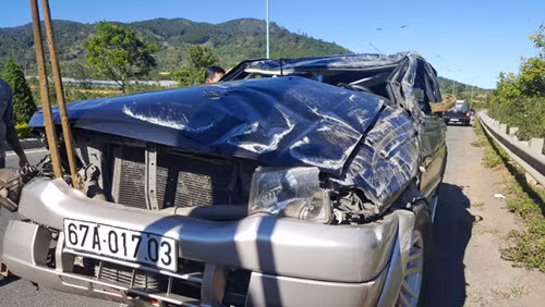 Chu re vang khoi oto tren cao toc Lien Khuong – Da Lat chet tai cho