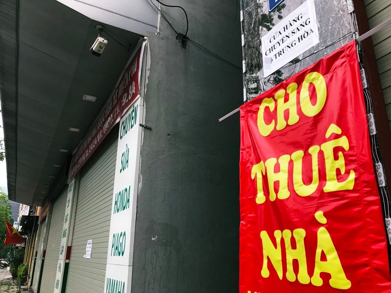 Được biết, để hỗ trợ người kinh doanh vượt khó, nhiều chủ mặt bằng đã giảm một phần chi phí thuê mặt bằng trong thời gian này.