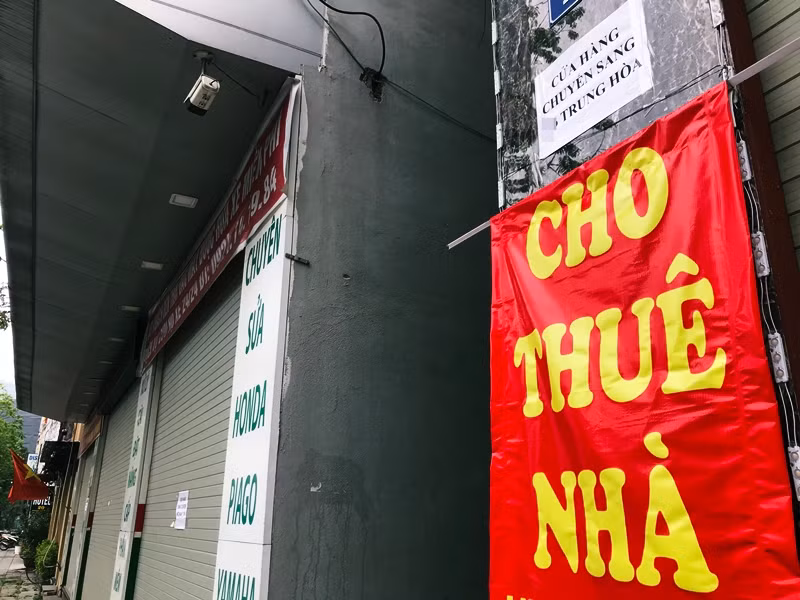 Được biết, để hỗ trợ người kinh doanh vượt khó, nhiều chủ mặt bằng đã giảm một phần chi phí thuê mặt bằng trong thời gian này.