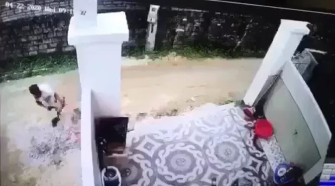 Video: Lui xe tai can chet be trai, tai xe be thi the phi tang hien truong-Hinh-2