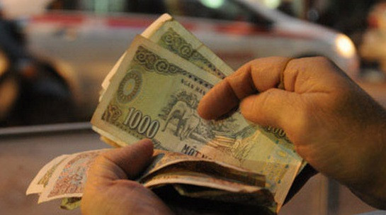 Theo chia sẻ của một số shipper, dù là thời điểm dịch bệnh nhưng họ vẫn có thể đút túi khoảng 20 đến 30 nghìn đồng/đơn hàng/hành trình. Thậm chí có ngày thu nhập đến 600 nghìn đồng, nếu công việc thuận lợi. (Ảnh minh họa).