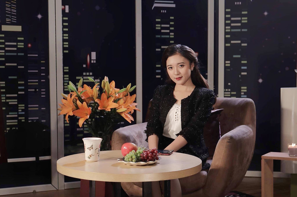 Ngat ngay ve doi thuong xinh dep cua nu MC tre nhat VTV