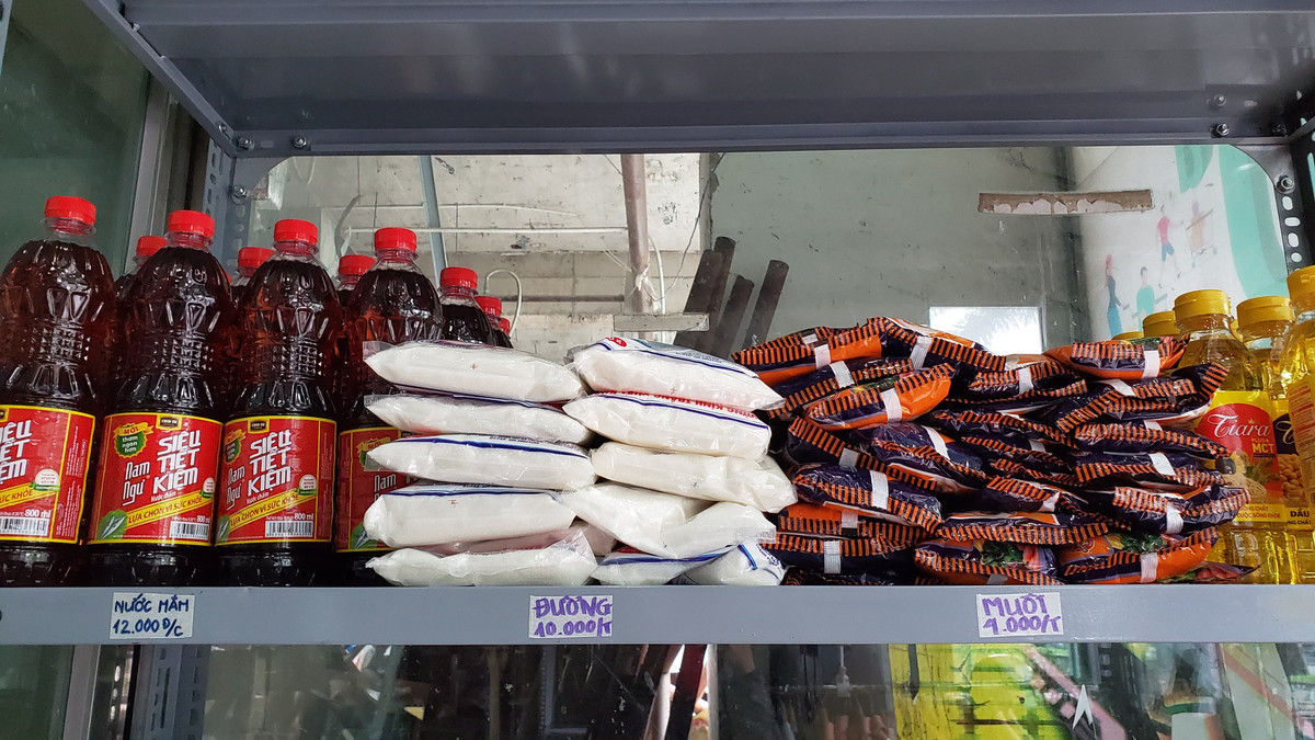 Chia sẻ với PV, đại diện siêu thị 0 đồng cho biết, ngoài Hà Nội, thì 7 siêu thị khác với mô hình hoạt động tương tự cũng đã được khởi động và mở cửa trong ngày 13/4 tại Lạng Sơn, Bắc Giang, Phú Yên, Hải Dương, Bắc Ninh, Huế, Thái Nguyên.