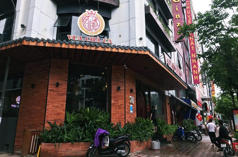 Cùng ngày, nhiều nhà hàng lớn khác đang tập trung dọn dẹp sạch sẽ và vẫn chưa mở cửa.