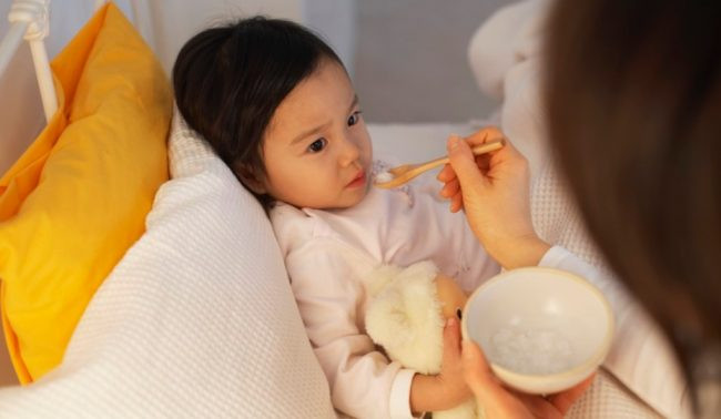 3. Chăm sóc trẻ theo giờ: Từ sau Tết Nguyên đán, các trường học ở Việt Nam vẫn đang phải cho học sinh nghỉ học liên tục. Trẻ em và học sinh trên cả nước đang ở nhà tránh dịch. Vì vậy, khá nhiều gia đình muốn tìm người trông trẻ theo giờ để hỗ trợ họ sắp xếp thời gian cho công việc và gia đình một cách hợp lý. Điều này cũng giúp những người làm công việc chăm trẻ “cá kiếm” mùa dịch COVID-19.