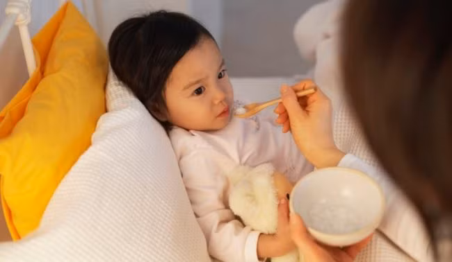 3. Chăm sóc trẻ theo giờ: Từ sau Tết Nguyên đán, các trường học ở Việt Nam vẫn đang phải cho học sinh nghỉ học liên tục. Trẻ em và học sinh trên cả nước đang ở nhà tránh dịch. Vì vậy, khá nhiều gia đình muốn tìm người trông trẻ theo giờ để hỗ trợ họ sắp xếp thời gian cho công việc và gia đình một cách hợp lý. Điều này cũng giúp những người làm công việc chăm trẻ “cá kiếm” mùa dịch COVID-19.