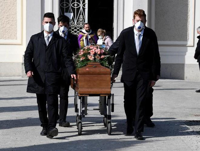 Dai dich COVID-19 ngay 14/4: My chiu noi dau khung khiep, Italy mat 20.000 nguoi