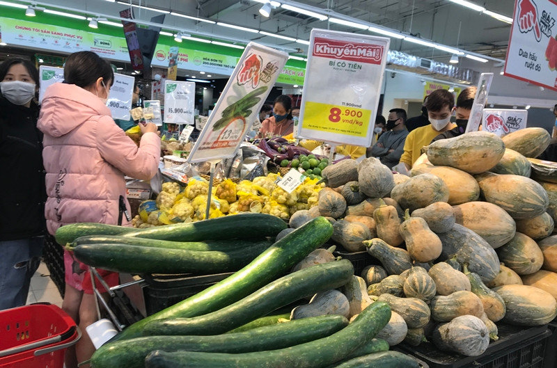 Lượng khách hàng đến siêu thị chiều ngày 2/4 không quá đông.