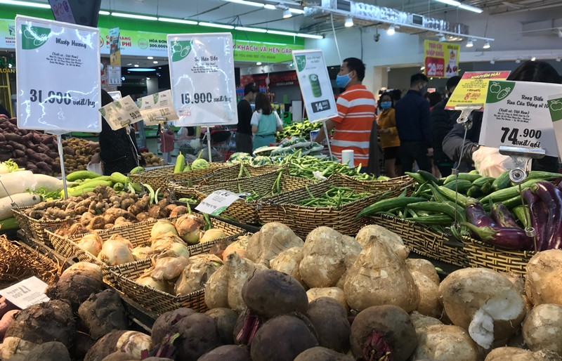 Rau củ quả vẫn là mặt hàng được khách hàng chọn lựa mua nhất.