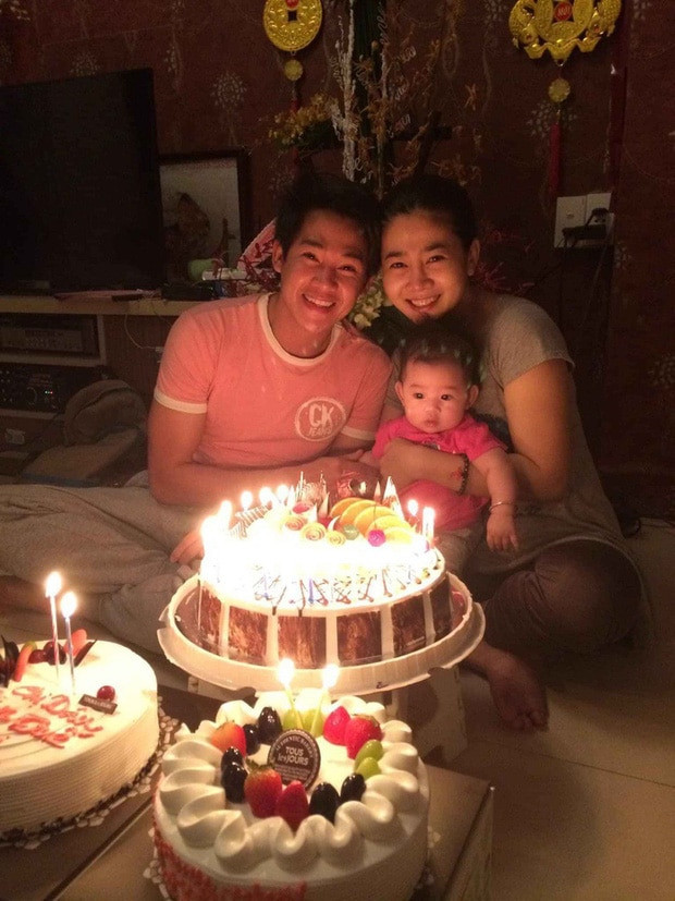 Tuy nhiên, thị phi dư luận vẫn liên tục “gọi tên” Phùng Ngọc Huy khi mới đây, một trang fanpage bất ngờ đăng tải trên mạng xã hội thông tin cho biết, trong suốt 6 năm qua Phùng Ngọc Huy chỉ chu cấp cho con đúng 3 lần và tổng số tiền cả 3 lần đó gộp lại chỉ khoảng 12-13 triệu mà thôi.