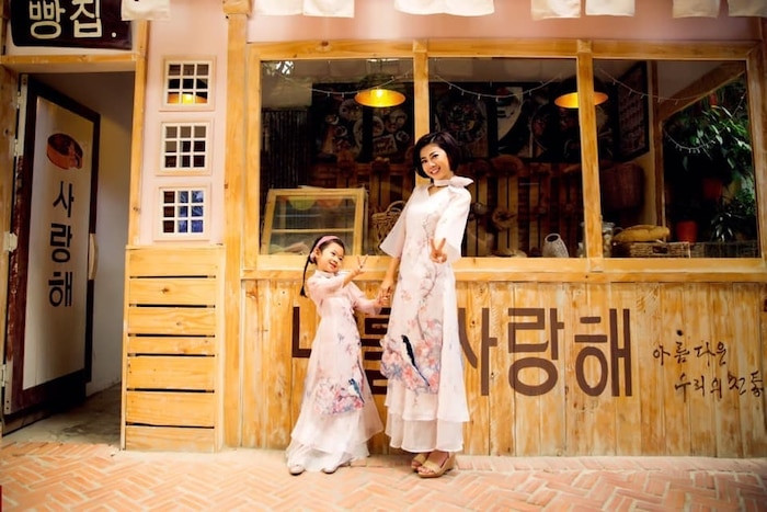 ... Anh Huy không phải là một người đàn ông như vậy, mỗi lần có dịp sinh nhật hay những lễ lộc liên quan đến Lavie, anh Huy gửi về cho Lavie có ai biết, chỉ chị Phương rõ 100% và tôi biết cũng không ít nhưng còn chưa dám tự tin chia sẻ anh Huy gửi cho con gái như thế nào….".