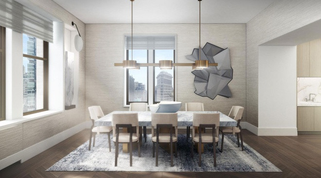 Sàn gỗ cứng được lát khắp căn hộ nhằm tôn lên vẻ đẹp sang trọng. Phòng ăn trang nhã, mang tông màu be chủ đạo với những nội thất đơn giản nhưng được bài trí tinh tế.