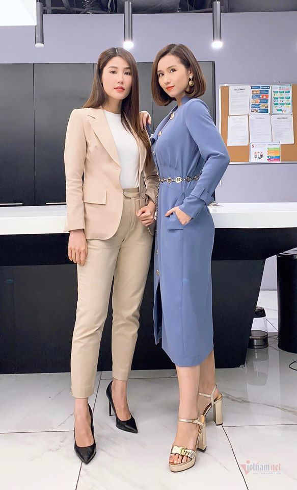 Lần đầu đóng phim cùng nhau nhưng hai người đẹp đã kịp thân thiết trong thời gian quay kéo dài suốt 8 tháng.