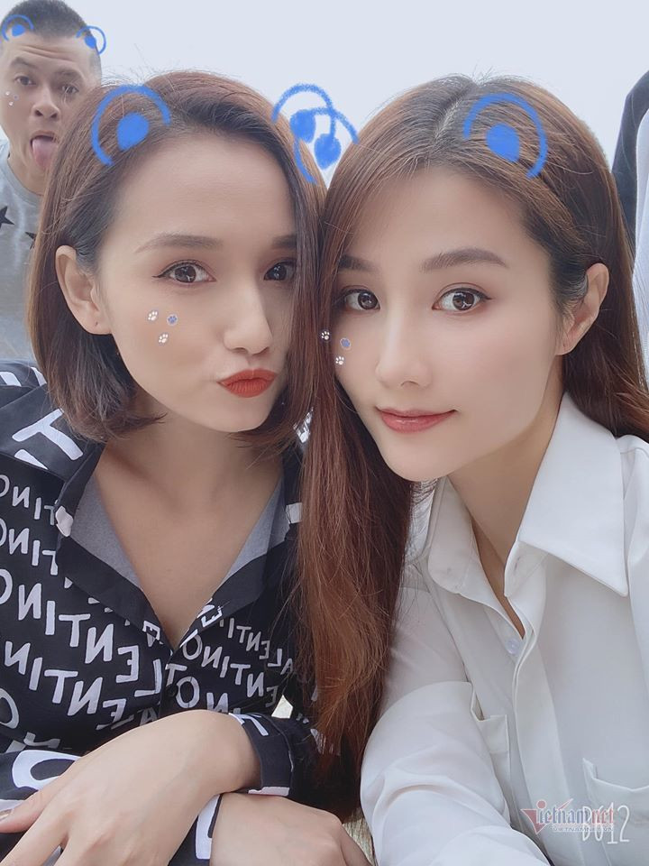 "Với chị Lã, My luôn là cô em gái nhỏ đáng yêu chưa chịu trưởng thành. Diễm My thoạt nhìn có vẻ bản lĩnh cứng rắn nhưng bên trong vô cùng mong manh. Bên ngoài là cô gái 30 tuổi nhưng bên trong chỉ là một đứa trẻ 13 chưa kịp lớn. Cá nhân tôi đánh giá cao nỗ lực và diễn xuất của My trong Tình yêu và tham vọng, Phan Hoàng Linh do My thể hiện vừa thông minh vừa khí chất nhưng cũng đầy cảm xúc", Lã Thanh Huyền nói về Diễm My.