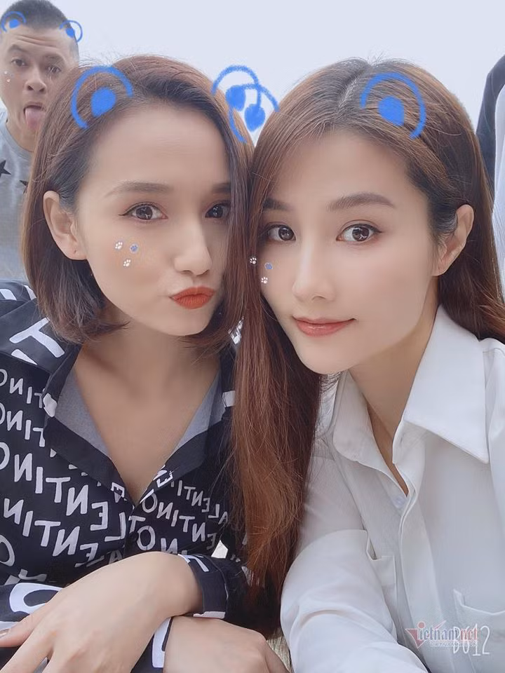 "Với chị Lã, My luôn là cô em gái nhỏ đáng yêu chưa chịu trưởng thành. Diễm My thoạt nhìn có vẻ bản lĩnh cứng rắn nhưng bên trong vô cùng mong manh. Bên ngoài là cô gái 30 tuổi nhưng bên trong chỉ là một đứa trẻ 13 chưa kịp lớn. Cá nhân tôi đánh giá cao nỗ lực và diễn xuất của My trong Tình yêu và tham vọng, Phan Hoàng Linh do My thể hiện vừa thông minh vừa khí chất nhưng cũng đầy cảm xúc", Lã Thanh Huyền nói về Diễm My.