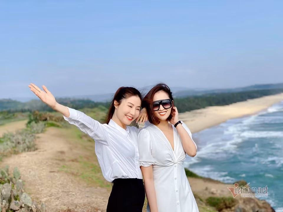 Trong 'Tình yêu và tham vọng', Diễm My và Lã Thanh Huyền vào vai hai phụ nữ không ưa nhau. Tuy nhiên ngoài đời hai nữ diễn viên rất quý mến nhau.