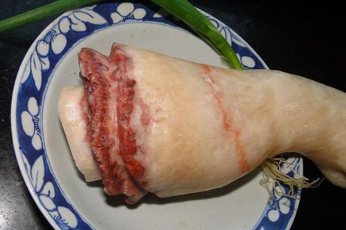 Loại đá này có trong tự nhiên thuộc đá trầm tích, đá silic hoặc đá biến chất. Trong quá trình tiếp xúc với nhiều khoáng chất, chúng có sự thay đổi màu sắc và có hình dáng giống thịt lợn.