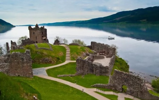 Đây không phải là lần đầu tiên ông Eoin ghi nhận được hình ảnh nghi của quái vật hồ Loch Ness. Ông đã chụp được ảnh sinh vật này từ năm 1987. Trong những năm qua, ông dành nhiều thời gian, công sức để tìm bằng chứng chứng minh sinh vật này thực sự tồn tại.