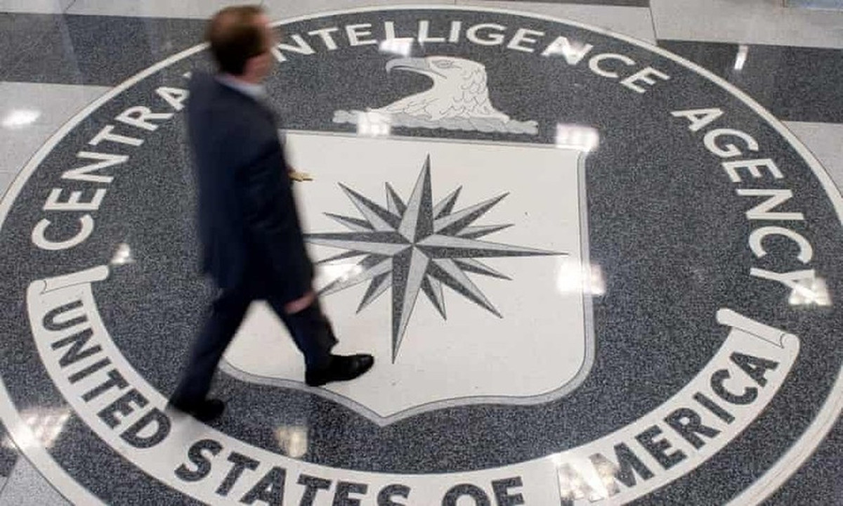 Năm 2003, CIA giải mật tài liệu gồm 29 trang có tiêu đề "Phân tích và Đánh giá Quy trình Cổng vào". Tài liệu mật này được CIA viết năm 1983. Theo tài liệu được giải mật, CIA đã đề cập đến các khái niệm kiểm soát tâm trí và thôi miên trong thời Chiến tranh Lạnh.