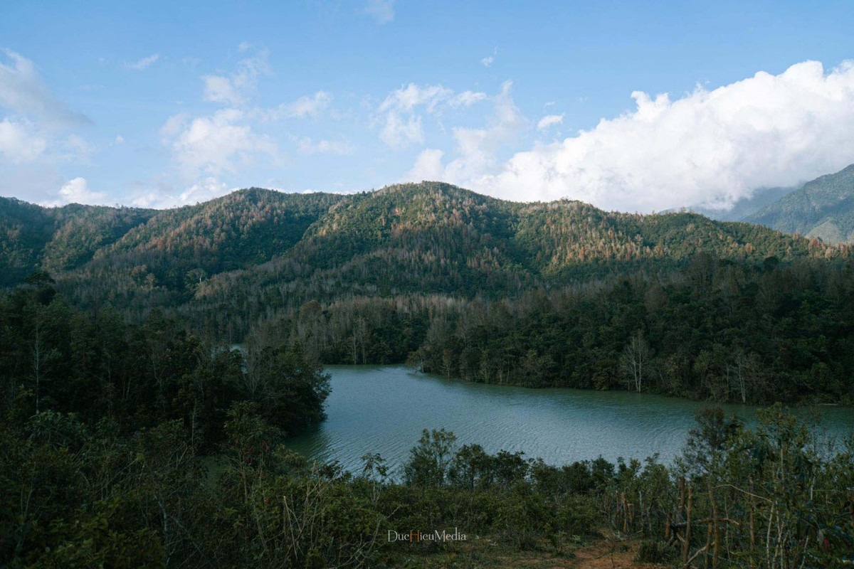 “Khi đến Khe Sanh, du khách có thể trải nghiệm chèo sup, săn mây từ các ngọn đồi, tham quan các khu di tích lịch sử như sân bay Tà Cơn, tượng đài chiến thắng Khe Sanh… và check-in những điểm đến như đèo Sa Mù, thác Chênh Vênh hay thác Tà Puồng”, anh Đức Hiếu nói thêm. Ảnh: DucHieumedia